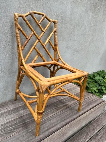 Vintage rotan chippendale stoel beschikbaar voor biedingen