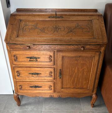 Secretaire beschikbaar voor biedingen