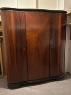 Vintage kledingkast, Ophalen