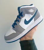 Nike Air Jordan 1 Mid Grey True Blue 36.5 37.5 38 38.5 39 40, Kleding | Dames, Schoenen, Nike, Nieuw, Ophalen of Verzenden, Sneakers of Gympen