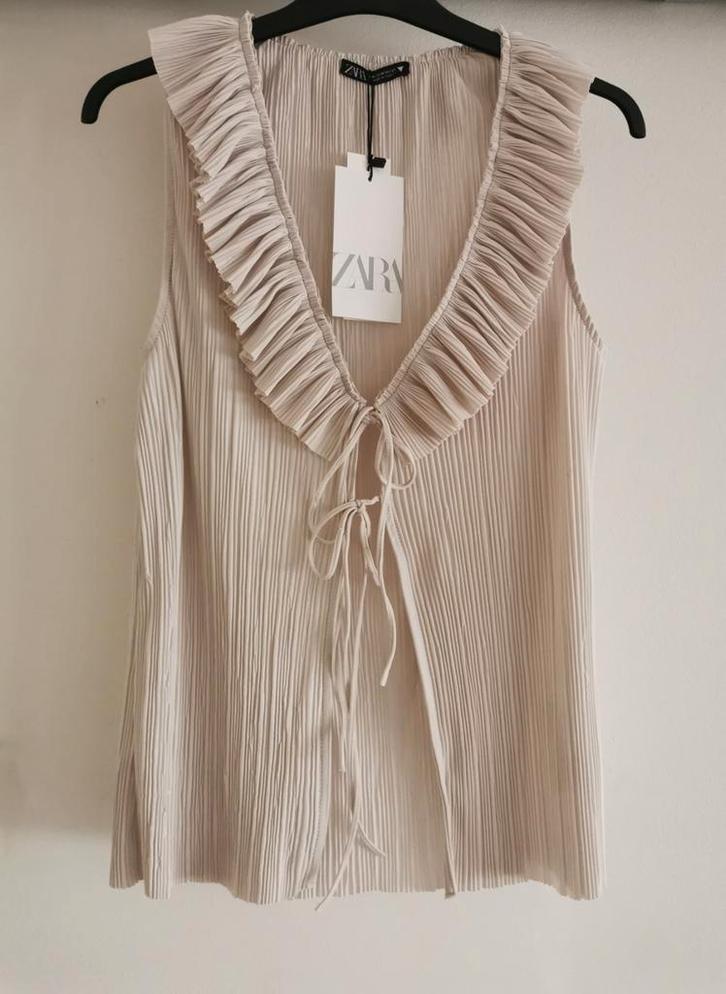 ZARA plissé top met volants en strikjes mt. M, Kleding | Dames, Blouses en Tunieken, Nieuw, Maat 38/40 (M), Beige, Verzenden