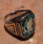 Zilverkleurige ring met blauwe steen - Maat 22, NIEUW, Gebruikt, 20 of groter, Blauw, Ophalen of Verzenden