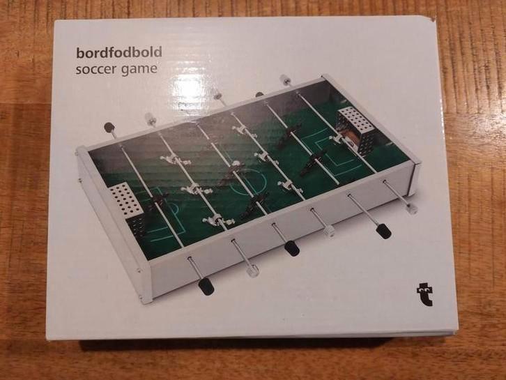 Tafelvoetbalspel - Boratfobold Soccer Game, Hobby en Vrije tijd, Gezelschapsspellen | Bordspellen, Zo goed als nieuw, Een of twee spelers