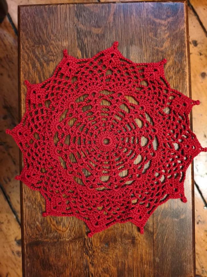 Handgemaakte placemat - wijnrood, Antiek en Kunst, Antiek | Kleden en Textiel, Ophalen of Verzenden