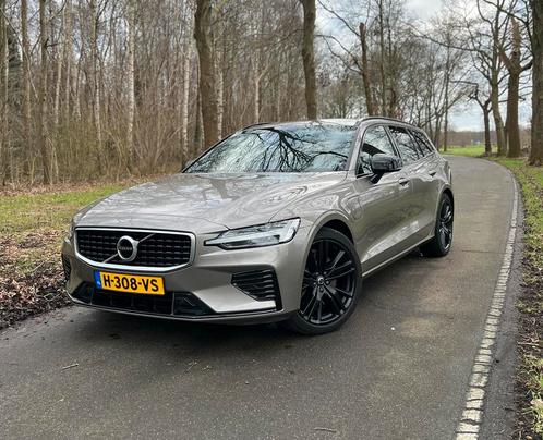 Volvo V60 T6 R-Design Hybride 340pk AWD 2020 Grijs, Auto's, Volvo, Bedrijf, V60, Hybride Elektrisch/Benzine, Plug-in hybride, A