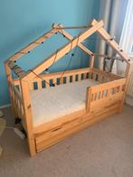Peuterbed huisjesbed 140x70 incl matras en wollenhoes, Ophalen, Zo goed als nieuw, Overige typen