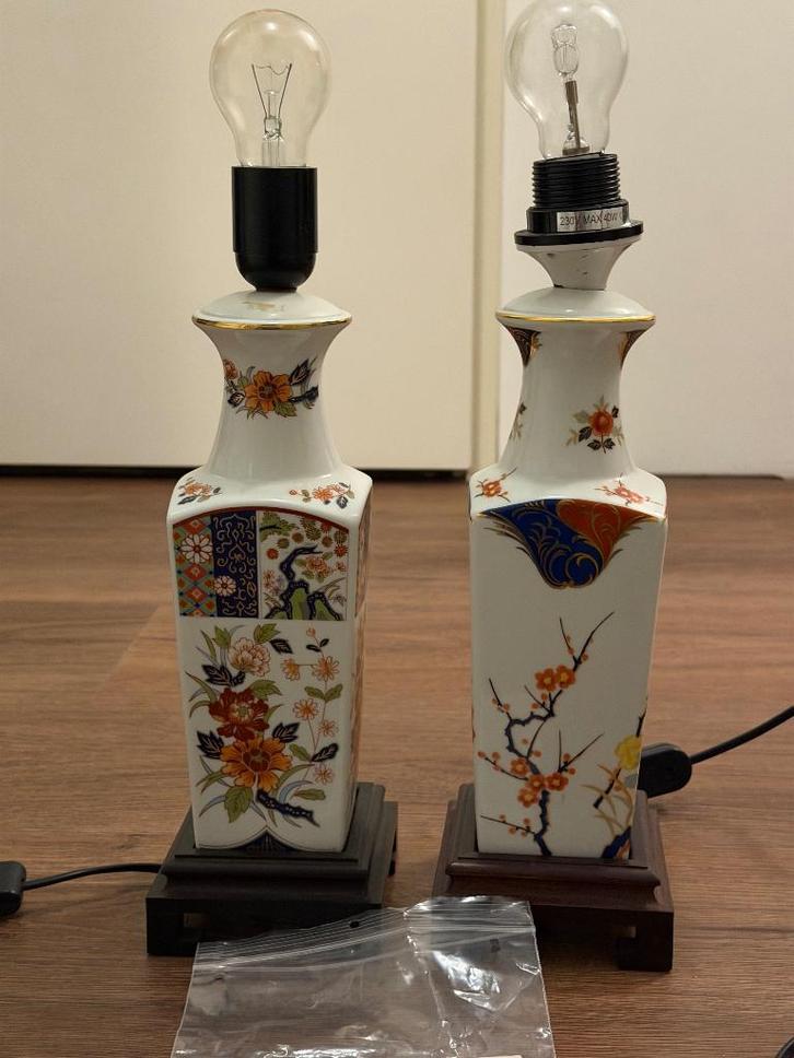 Set  van 2 Tafellampen Japans Imari Porcelein (geen kap), Huis en Inrichting, Lampen | Tafellampen, Gebruikt, Minder dan 50 cm