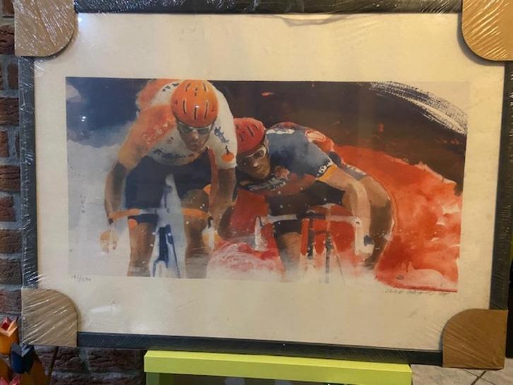 litho sprintende wielrenners in lijst, Antiek en Kunst, Kunst | Litho's en Zeefdrukken, Ophalen of Verzenden