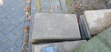 Gratis terrastegels ophalen beschikbaar voor biedingen