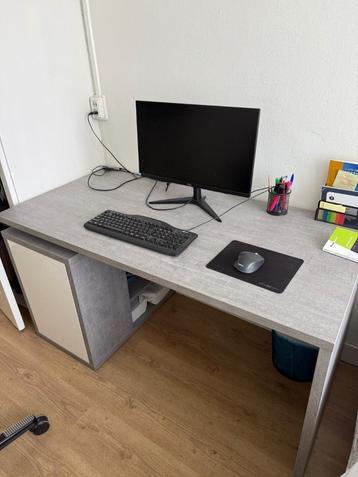 Bureau beschikbaar voor biedingen