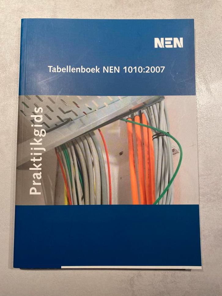NEN 1010 Tabellenboek 2007 Praktijkgids, Boeken, Techniek, Zo goed als nieuw, Elektrotechniek, Ophalen
