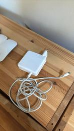 USB C cable + charger, Computers en Software, Laptop-opladers, Ophalen of Verzenden, Zo goed als nieuw