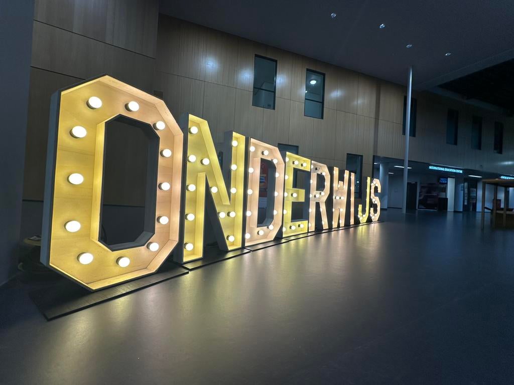 Lichtletters & Lichtcijfers huren? €37,50 p.st., Ophalen of Verzenden, Zo goed als nieuw, Verjaardag