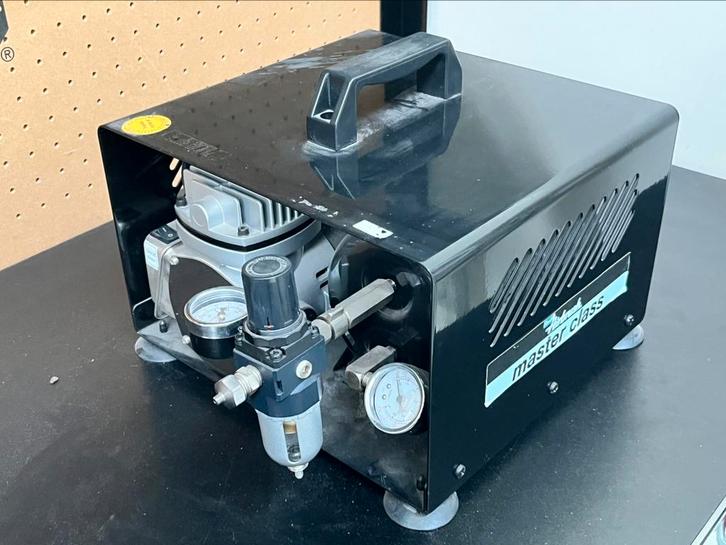 Revell Airbrush 39138 Compressor Master Class, Doe-het-zelf en Verbouw, Compressors, Zo goed als nieuw, Minder dan 6 bar, Minder dan 25 liter