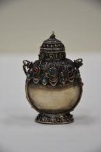 Een antiek Tibetaans/Chinees zilveren snuifflesje, Ophalen of Verzenden, Zilver