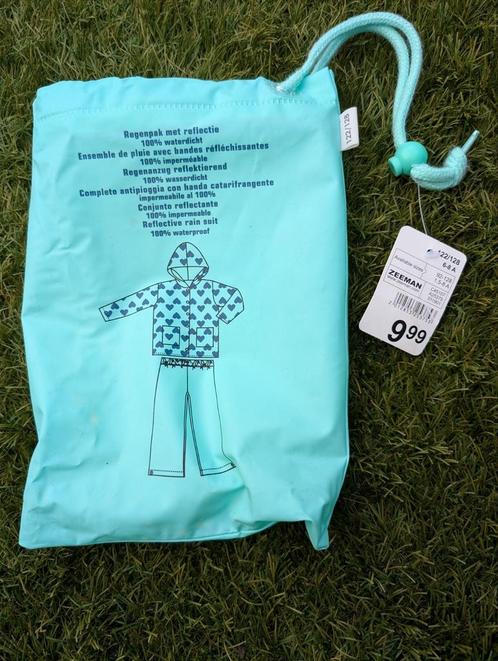 Regenpak Zeeman maat 122/128 – mintgroen hartjes, 100 % wate, Caravans en Kamperen, Regenkleding, Nieuw, Regenpak, Kinderen, Ophalen of Verzenden
