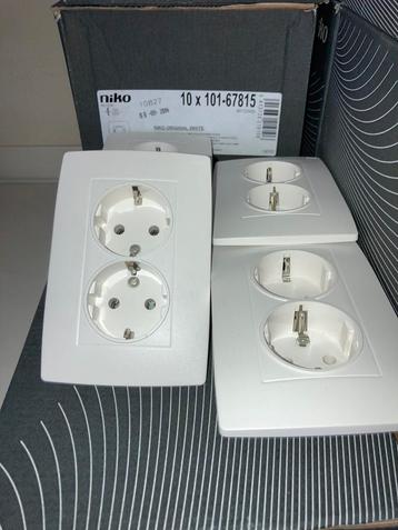 144 stuks nieuw Niko dubbel stopcontact 101-67815 white beschikbaar voor biedingen