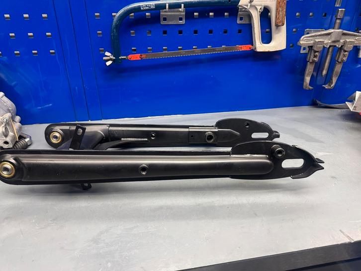 Zundapp onderdelen extra verstevigde Achterbrug 517, Fietsen en Brommers, Brommeronderdelen | Zundapp, Zo goed als nieuw, Frame