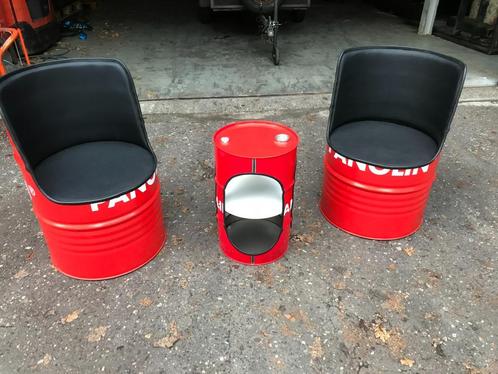 Zitjes en bijzettafel van olievaten, Auto diversen, Overige Auto diversen, Ophalen