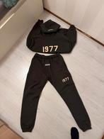 ESSENTIALS 1977 Set - Hoodie & Joggingbroek 1op1 maatje s, Kleding | Dames, Sportkleding, Maat 38/40 (M), Zwart, Ophalen of Verzenden