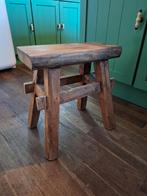 Stevige solide houten kruk, Ophalen