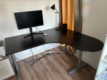 Bureau hoek ikea zwart beschikbaar voor biedingen