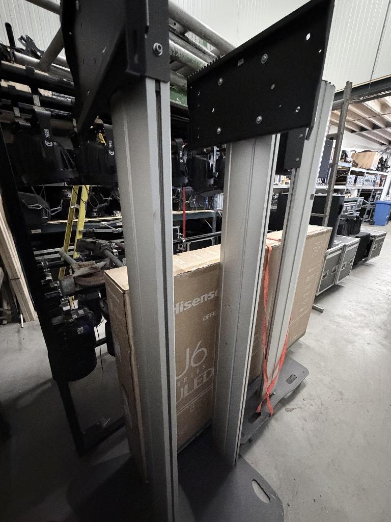 Smart metals TV statief, Ophalen, Gebruikt