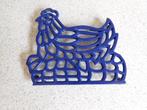 Onderzetter 13x15 cm. Kip Blauw Metaal, Huis en Inrichting, Woonaccessoires | Onderzetters, Ophalen of Verzenden, Zo goed als nieuw