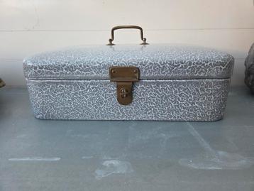 Vintage gewolkte emaille brooddoos, broodbak beschikbaar voor biedingen