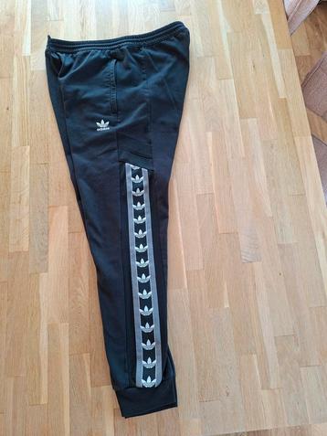 Adidas Joggingbroek Zwart Maat M beschikbaar voor biedingen