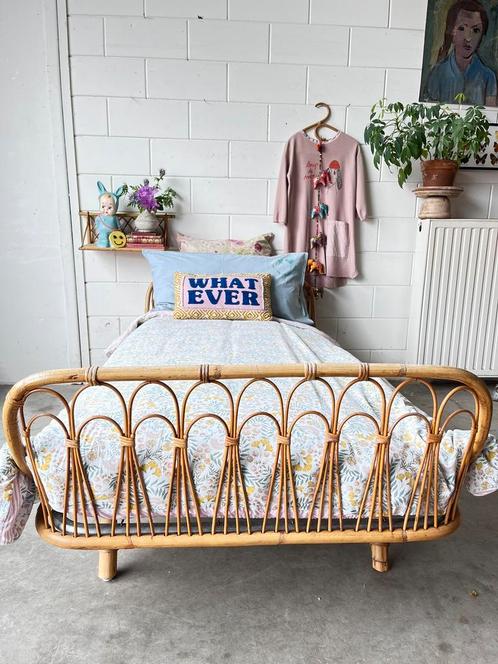 Rotan bed vintage bed rotan daybed rotan, Kinderen en Baby's, Kinderkamer | Bedden, Gebruikt, 180 cm of meer, 85 tot 100 cm, Matras
