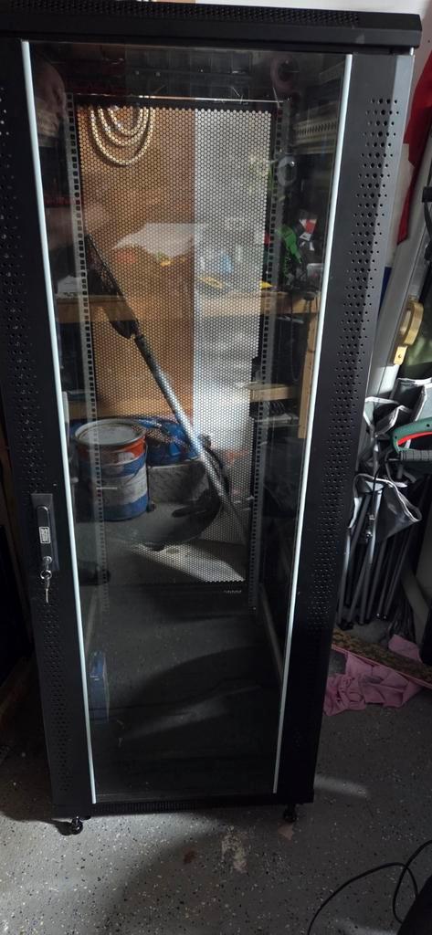 Showgear netwerk/server kast, Computers en Software, Serverkasten, Nieuw, Glas, Geperforeerd, Ophalen