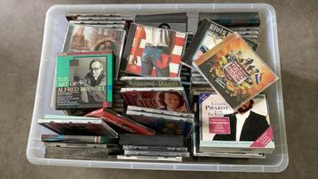 Krat met  geschat meer dan 150 cd’ klassieke, pop, orkest et beschikbaar voor biedingen