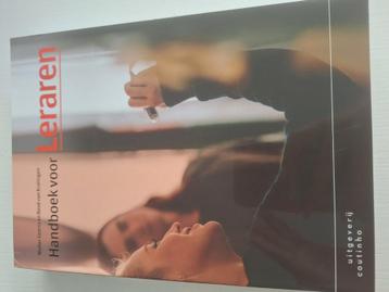 Handboek voor leraren beschikbaar voor biedingen