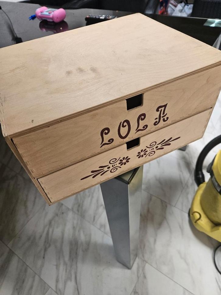Houten ladekastje met opschrift, Huis en Inrichting, Kasten | Dressoirs, Zo goed als nieuw, 50 tot 100 cm, 25 tot 50 cm, Met lade(s)