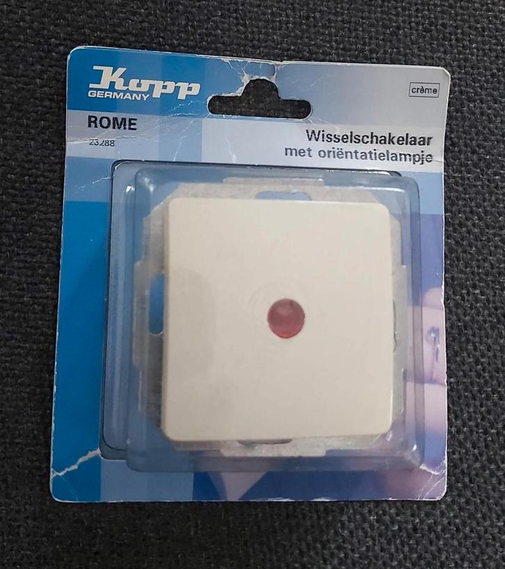 Kopp wisselschakelaar met oriëntatielampje, Doe-het-zelf en Verbouw, Elektra en Kabels, Zo goed als nieuw, Schakelaar, Ophalen of Verzenden