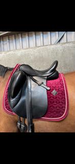 KM dressuur zadel custom made deluxe M/W 17.5 inch, Ophalen of Verzenden, Zo goed als nieuw, Dressuur