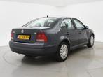 Volkswagen Bora 1.6-16V COMFORTLINE, Auto's, Volkswagen, Stof, Gebruikt, 4 cilinders, Blauw