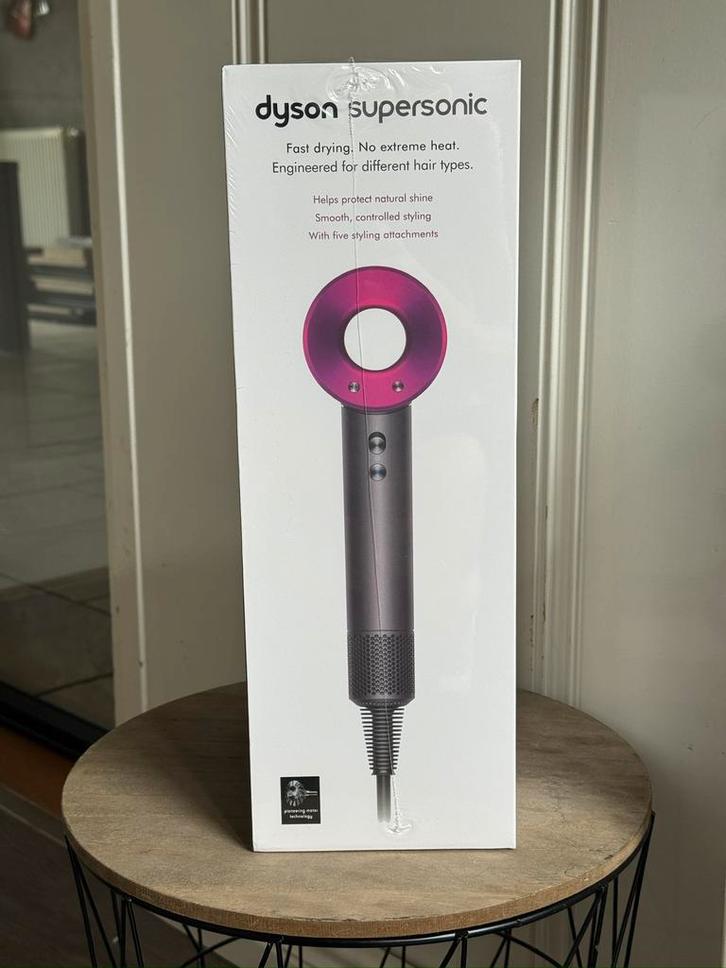 Dyson Supersonic Iron/ Fuchsia, Sieraden, Tassen en Uiterlijk, Uiterlijk | Haarverzorging, Nieuw, Föhn of Haardroger, Ophalen of Verzenden