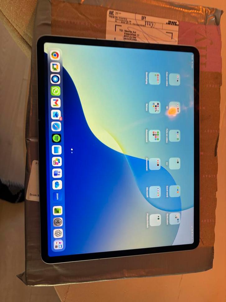 iPad Air 13" + Logitech Toetsenbord (eSIM), Computers en Software, Apple iPads, Gebruikt, Apple iPad Air, Wi-Fi en Mobiel internet