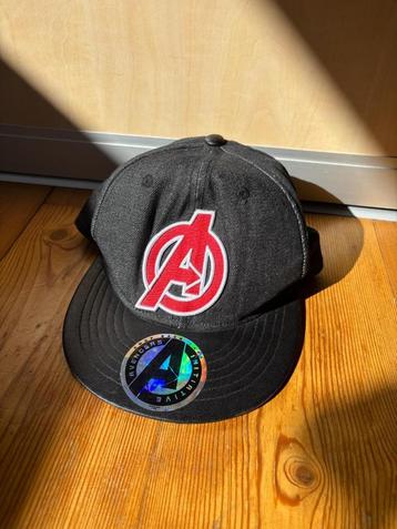 Zwarte Marvel Avengers pet  beschikbaar voor biedingen