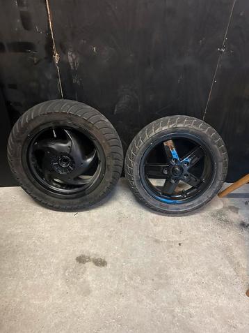 Runner achter velg/ vespa lx voorvelg beschikbaar voor biedingen