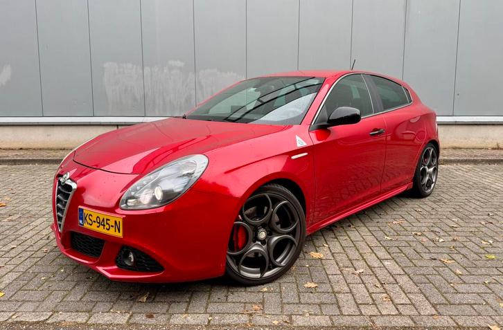 Alfa Romeo Giulietta 1.750 TBI, Auto's, Alfa Romeo, Bedrijf, Benzine, D, Hatchback, Handgeschakeld, Geïmporteerd, Rood, Voorwielaandrijving
