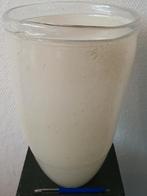 Vaas mondgeblazen dik glas kleur gebroken wit gaaf groot, Minder dan 50 cm, Glas, Ophalen of Verzenden, Zo goed als nieuw