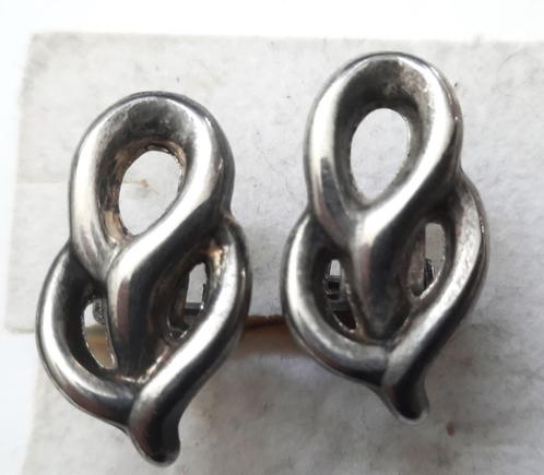 Aparte zilverkleurige vintage metalen oorbellen, clips, Sieraden, Tassen en Uiterlijk, Oorbellen, Zo goed als nieuw, Overige materialen