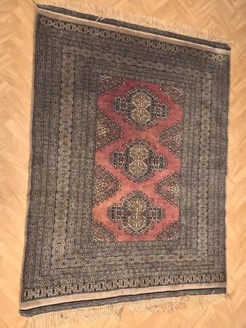 Vintage oosters handgeknoopte tafelkleed beschikbaar voor biedingen