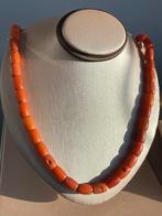 Antieke koraalketting met zilveren bolslot, Ophalen of Verzenden, Zilver, Ketting