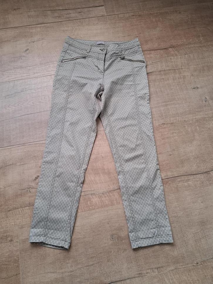 Khaki broek met motief van Canda, maat 36., Kleding | Dames, Broeken en Pantalons, Zo goed als nieuw, Maat 36 (S), Groen, Lang