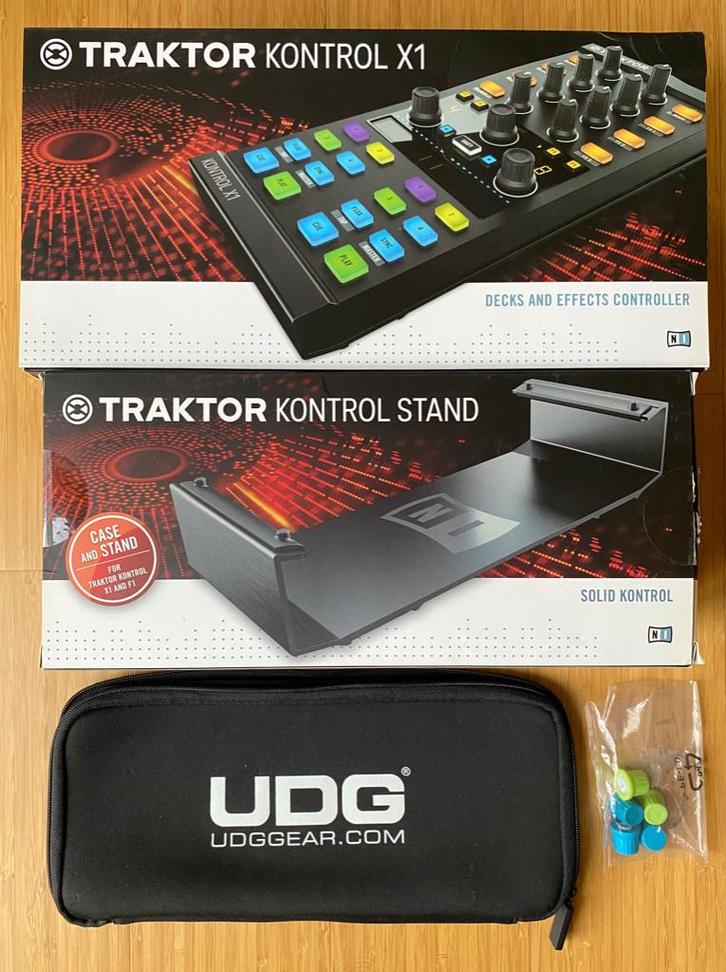 Native Instruments Traktor X1 mk2 evt. met stand en sleeve, Muziek en Instrumenten, Dj-sets en Draaitafels, Gebruikt, Dj-set, Overige merken