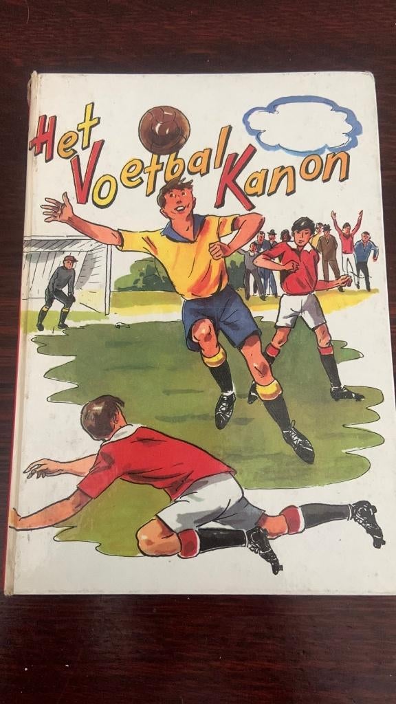 Het voetbal kanon - E. Strating, Ophalen of Verzenden, Zo goed als nieuw, Non-fictie